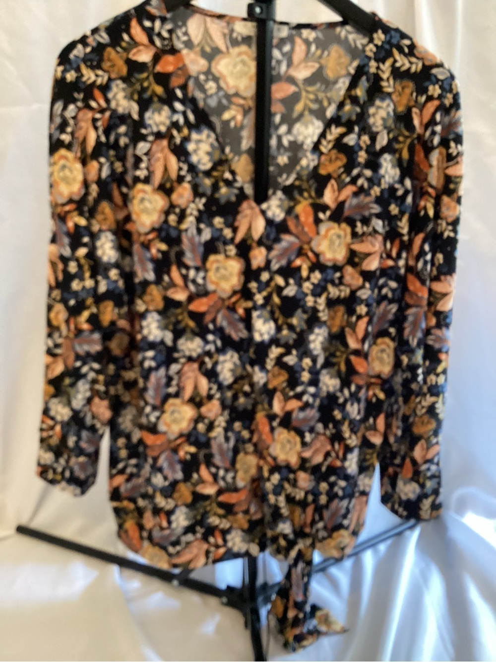 Chaus Navy Floral V-Neck Tie-Hem Blouse